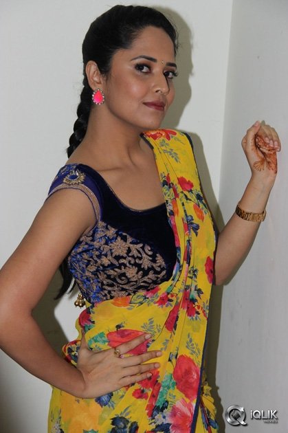 Anasuya-at-Srimanthudu-Movie-Thank-You-Function